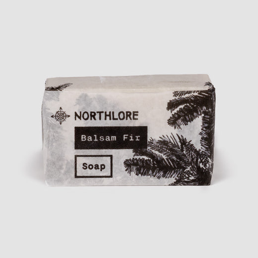 Devant de l’emballage du savon où on peut lire « Northlore ». « Balsam Fir » et « Soap ».