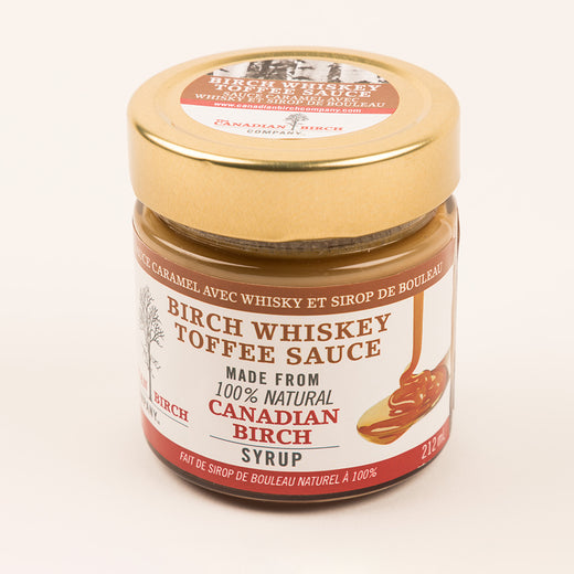 Bocal de sauce caramel sur lequel on peut lire « Sauce caramel avec whisky et sirop de bouleau »