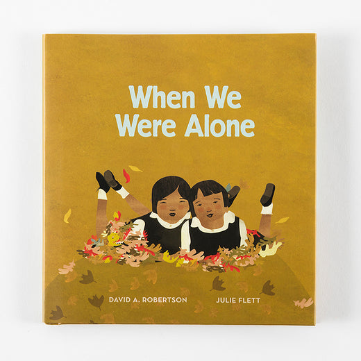 Couverture de livre avec le titre « When We Were Alone »  