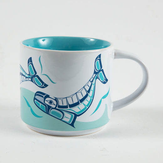 Tasse sur laquelle on voit une image de baleines à bosse