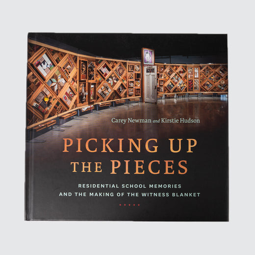 Couverture de livre avec le titre « Picking up the Pieces », avec une photo de la Couverture des témoins à l’arrière-plan.