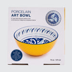 Couverture de l'emballage du bol montrant le bol de deux angles. Sur l’emballage, on peut lire « Porcelain Art Bowl ».